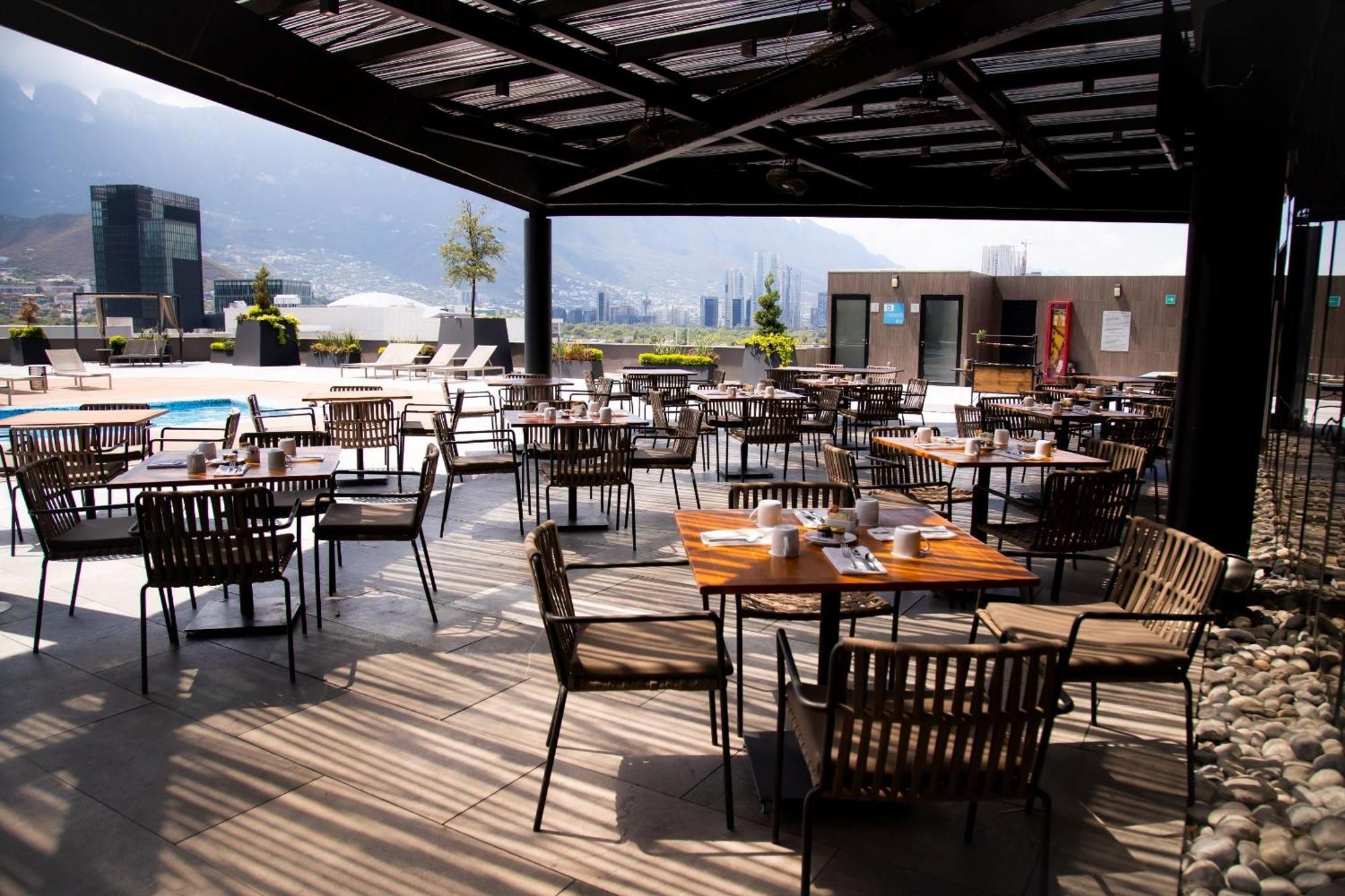 Camino Real Fashion Drive Monterrey Hotel San Pedro Garza Garcia Exterior photo Rooftop restaurant