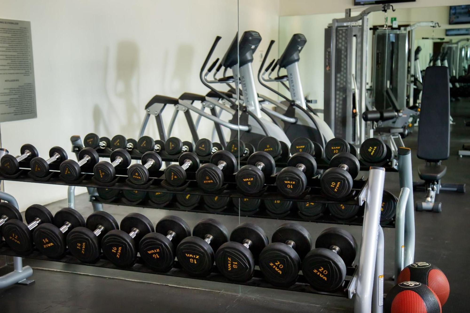 Camino Real Fashion Drive Monterrey Hotel San Pedro Garza Garcia Exterior photo Dumbbells